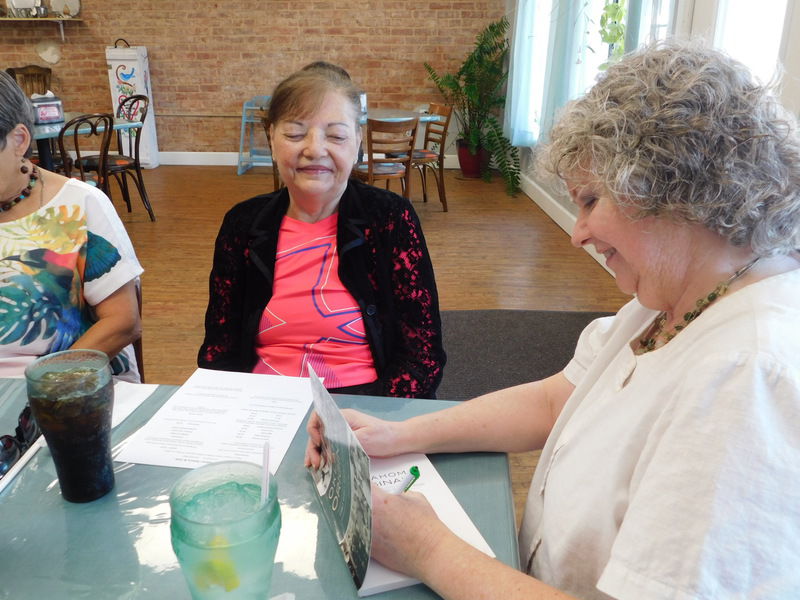 Mullins attends Historical & Genealogy Society luncheon